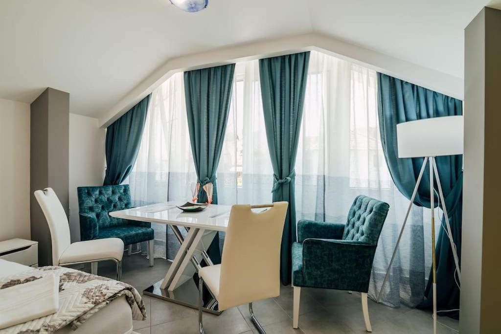 Charmy Studio Lux Appartement Herceg Novi Buitenkant foto